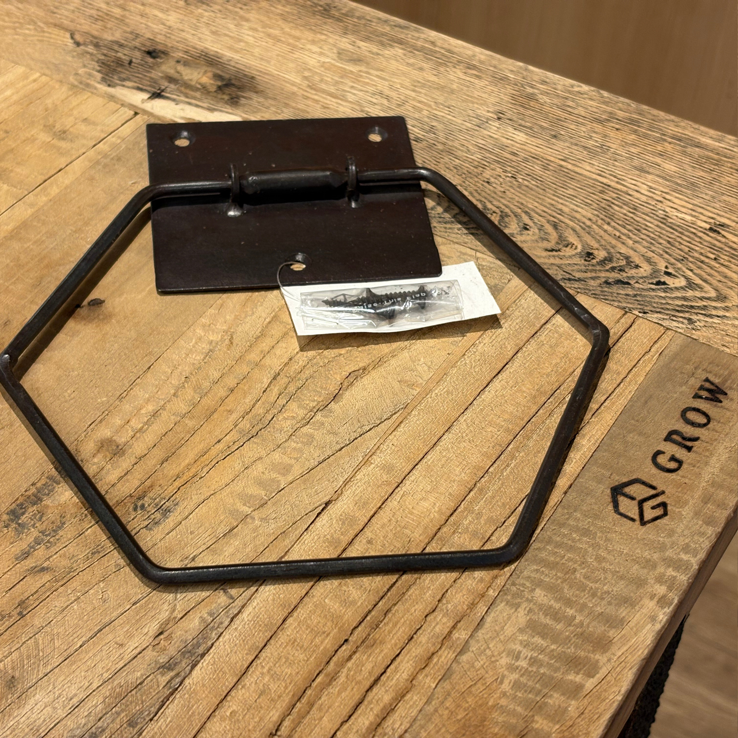 HEXAGON TOWEL RING